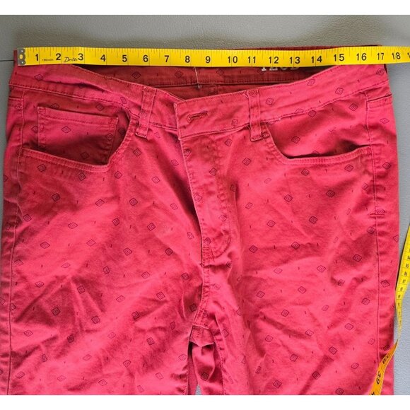Izod Mens Slim Fit Red Patterned Casual Shorts 36" Waist Cotton Blend - Picture 4 of 4
